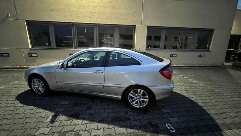 Silber Gebraucht 2001 Mercedes C230 Coupé | 4.100 € (Teuer) - Bild 1/4