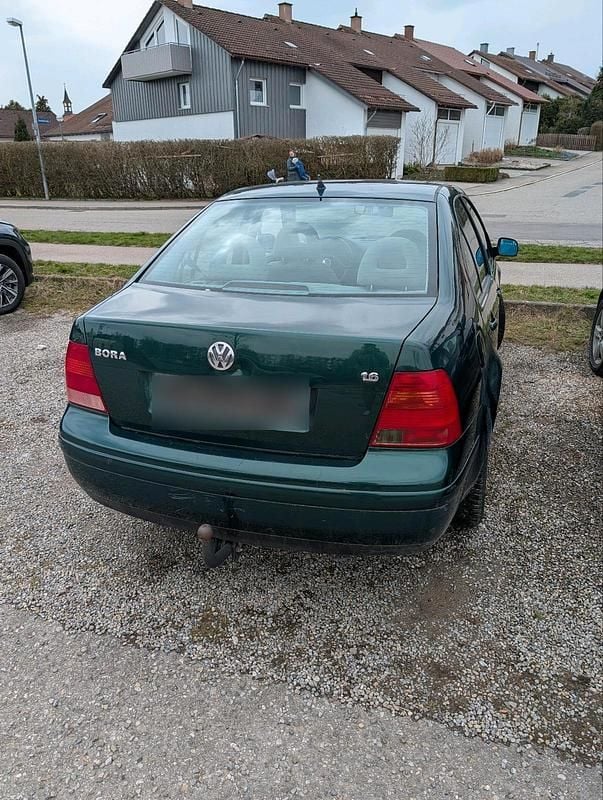 Second-hand VW Bora 101 CP (74 kW) 1999 Verde Berlinǎ
