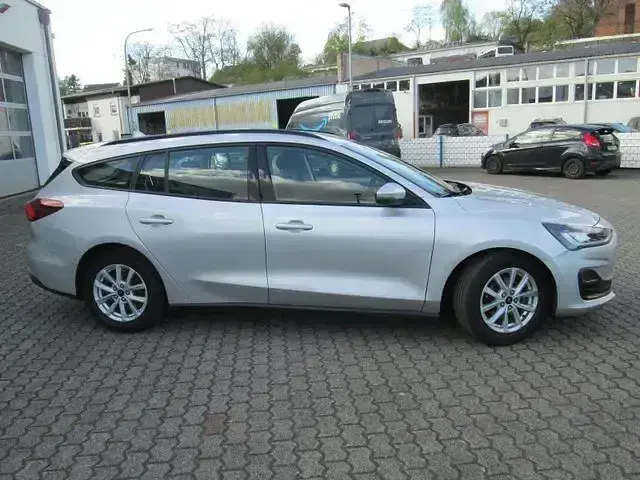 Gebraucht Ford Focus Cool & Connect 120 PS (88 kW) 2022 Silber Kombi