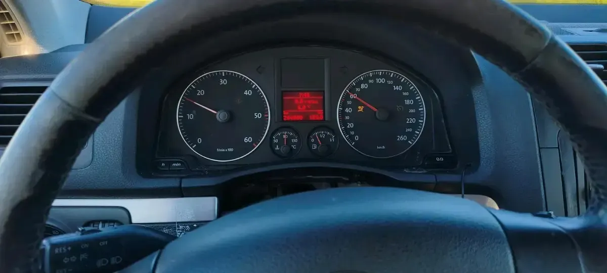 Second-hand VW Jetta 146 CP (107 kW) 2006 Albastru Berlinǎ