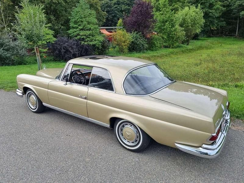 Gebraucht Mercedes W111 160 PS (117 kW) 1968 Beige Coupé