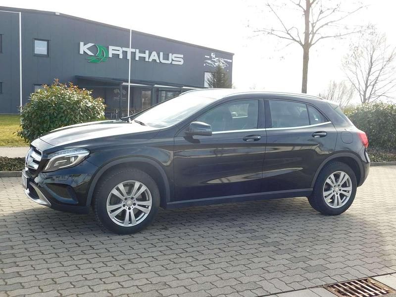 Gebraucht Mercedes GLA250 Progressive 211 PS (155 kW) 2016 Kosmosschwarz  metalliclack SUV
