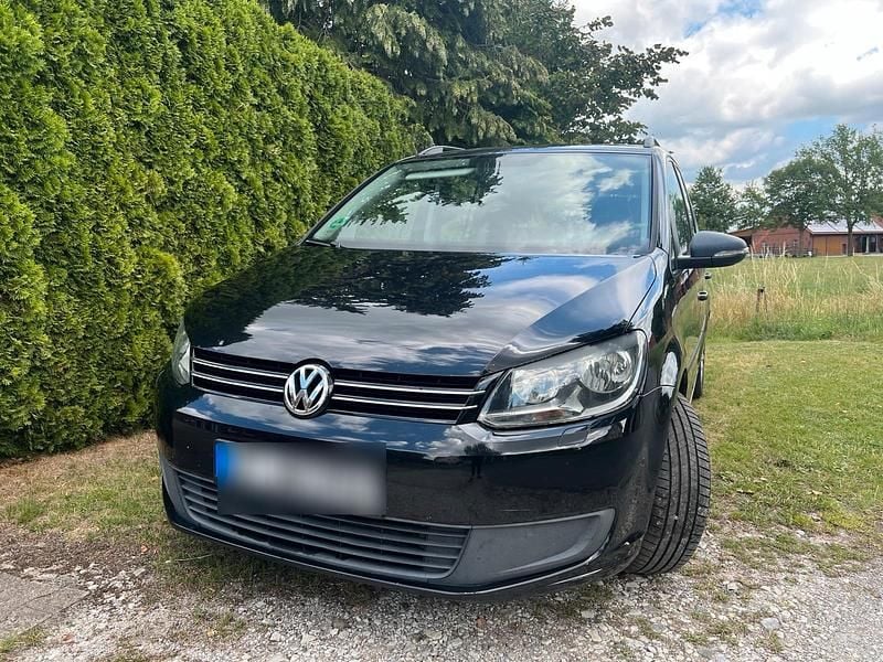 Schwarz Gebraucht 2011 VW Touran Van / Kleinbus | 5.999 € (Fairer Preis) - Bild 1/4