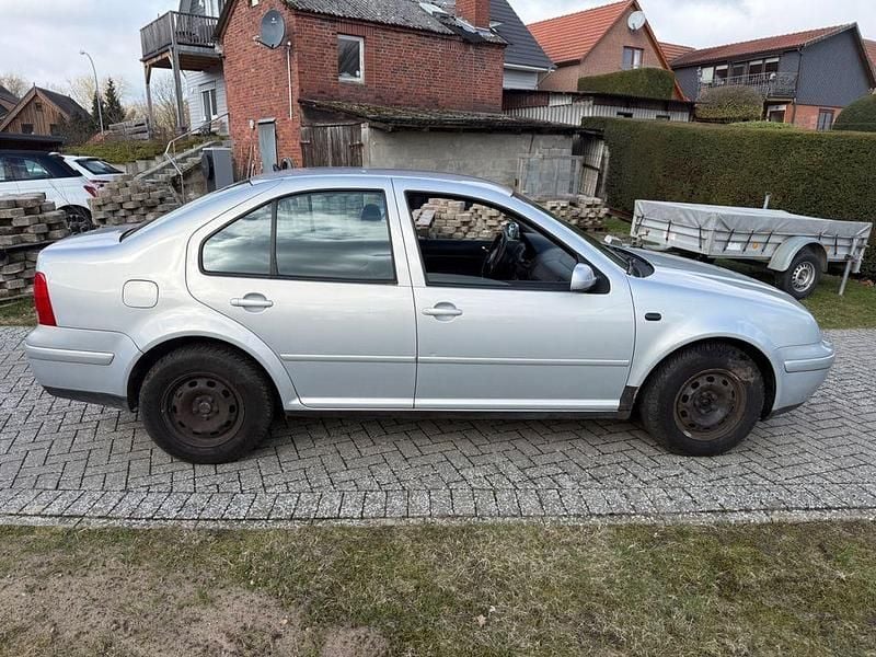 Gebraucht VW Bora Basis 101 PS (74 kW) 1999 Silber Limousine