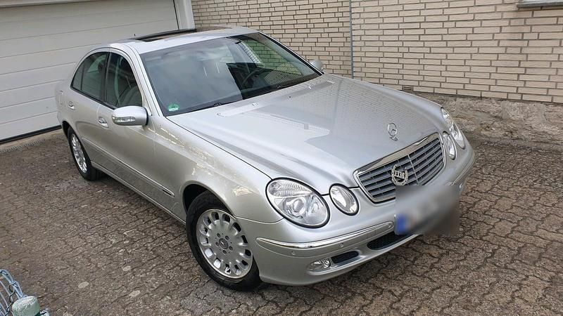 Gebraucht Mercedes E240 177 PS (130 kW) 2002 Silber Limousine
