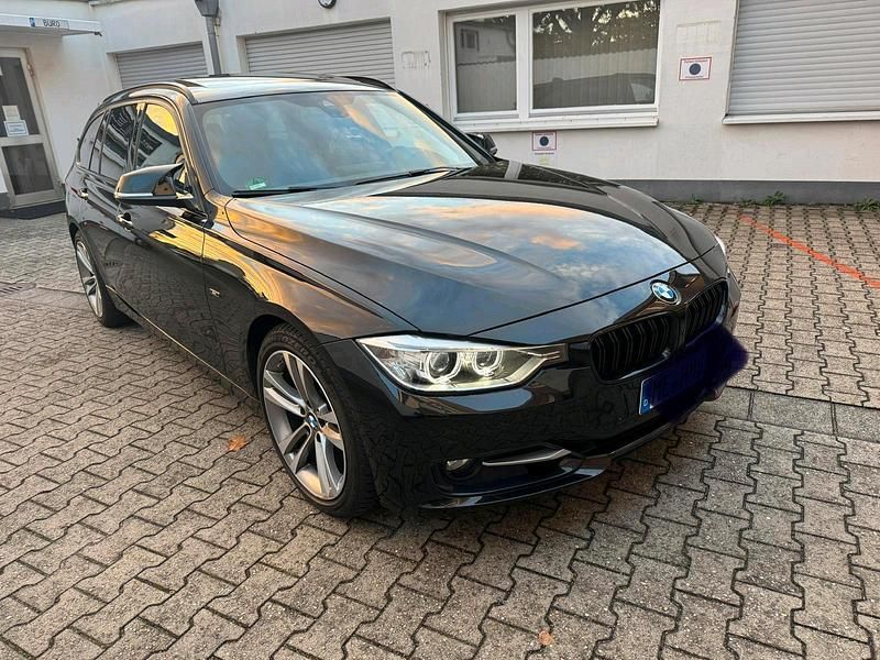 Schwarz Gebraucht 2014 BMW 330 Sport Line Kombi | 16.000 € (Fairer Preis) - Bild 1/4