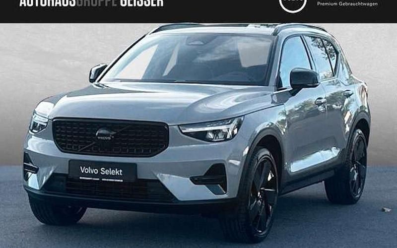 Neu Volvo XC40 Plus 163 PS (119 kW) 2025 Grau SUV