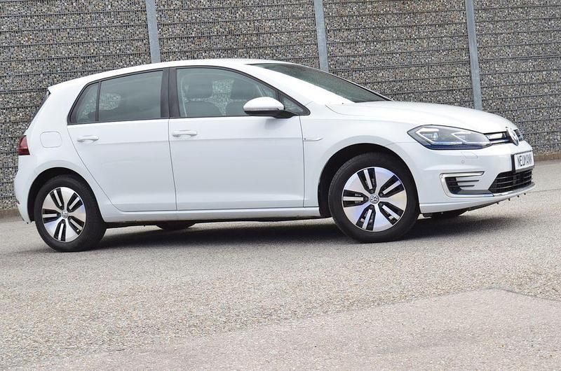 Gebraucht VW Golf 100 kW (136 PS) 2020 Weiß Limousine