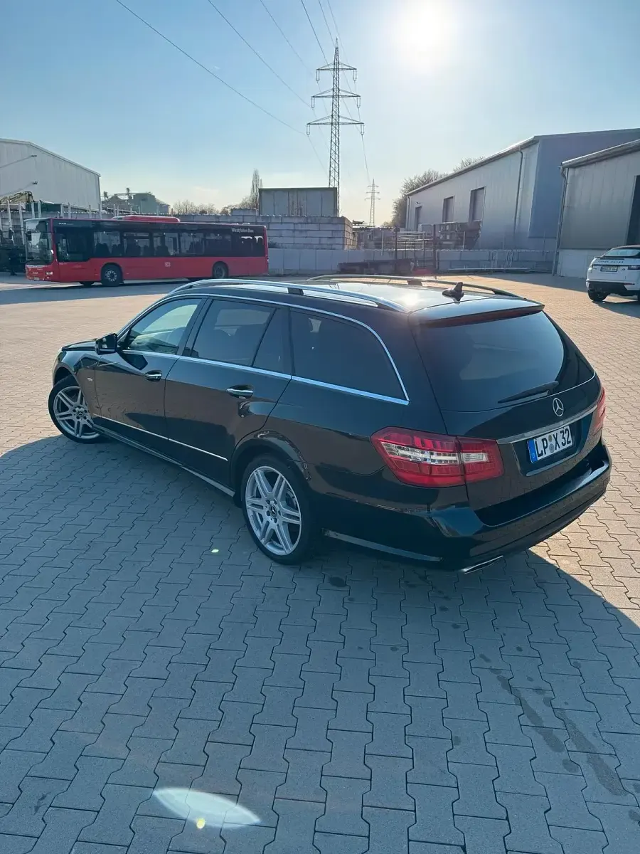 Gebraucht Mercedes E300 Avantgarde 205 PS (150 kW) 2010 Schwarz Kombi