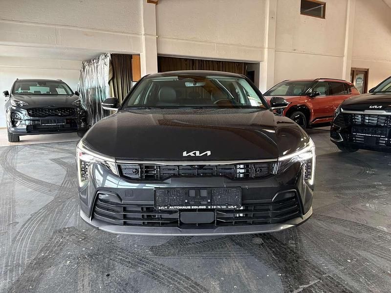 Second-hand Kia K4 Spirit 150 CP (110 kW) 2026 Negru Berlinǎ
