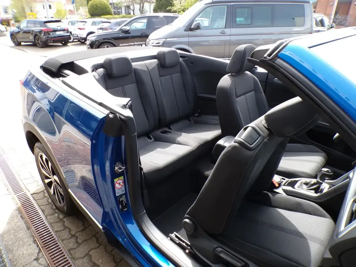 Neu VW T-Roc Style 150 PS (110 kW) 2026 Ravennablau SUV