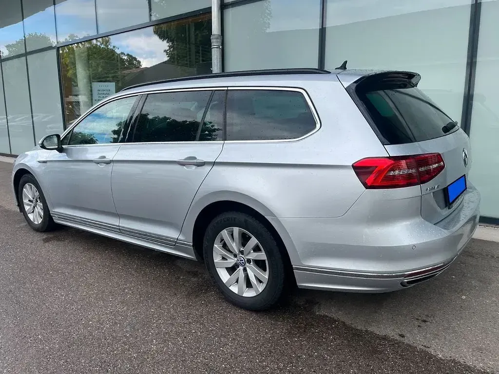 Second-hand VW Passat R-line 190 CP (139 kW) 2016 Argintiu Berlinǎ