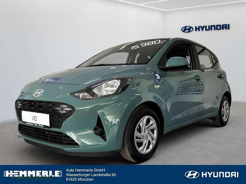 Grün Neu 2025 Hyundai i10 Select Kleinwagen | 15.180 € (Guter Preis) - Bild 1/4