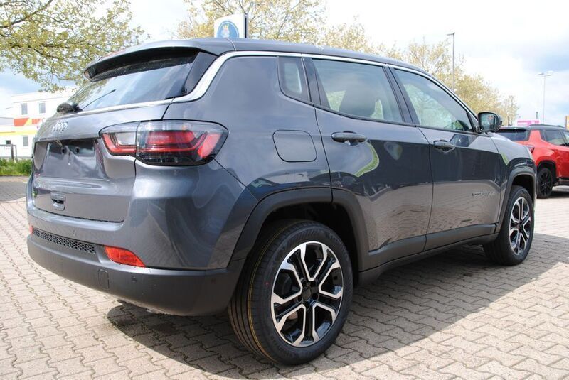 Gebraucht Jeep Compass Altitude 131 PS (96 kW) 2024 Grau SUV