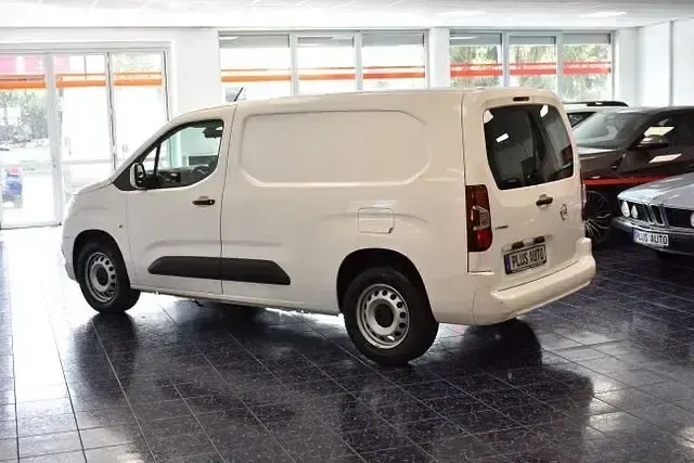 Używany Opel Combo 131 KM (96 kW) 2021 Biały Minivan