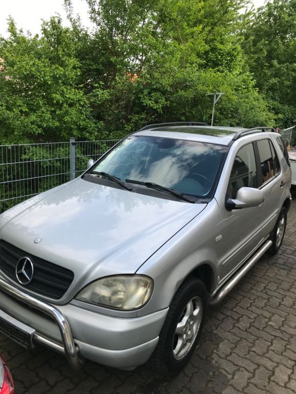 Silber Gebraucht 2001 Mercedes ML320 SUV | 3.900 € (Guter Preis) - Bild 1/4
