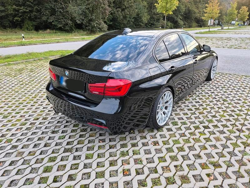Gebraucht BMW 325 Performance 224 PS (164 kW) 2018 Schwarz Limousine