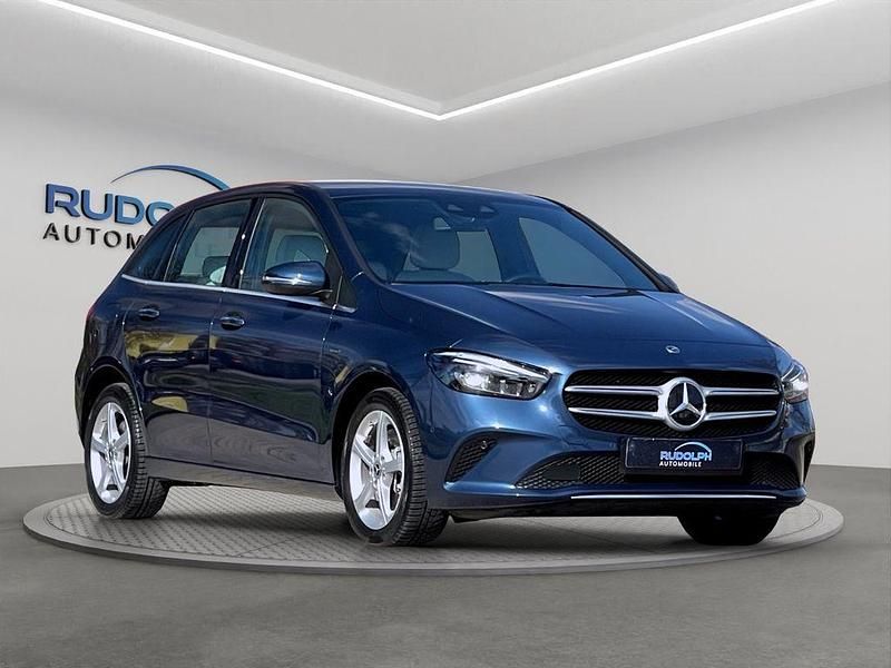 Gebraucht Mercedes E250 160 PS (117 kW) 2021 Blau Limousine