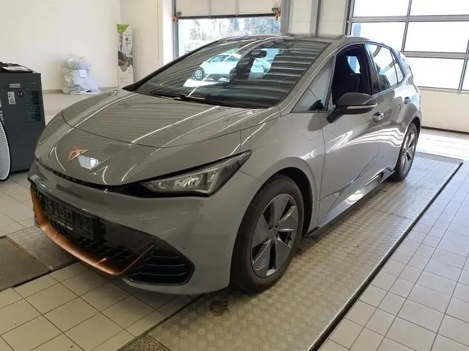 Używany Cupra Born 150 kW (204 KM) 2024 Szary Hatchback