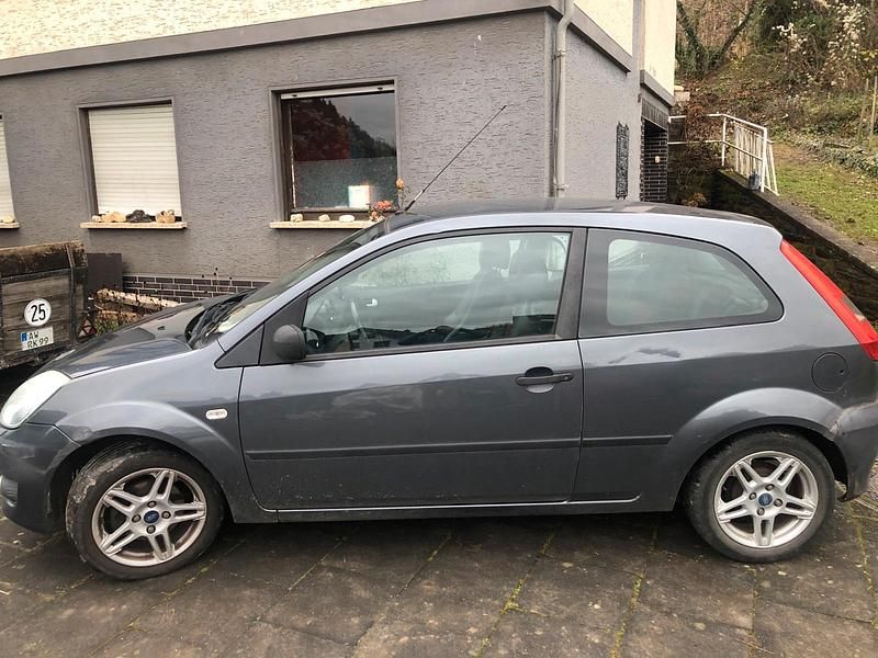 Gebraucht Ford Fiesta 103 PS (75 kW) 2005 Grau Kleinwagen