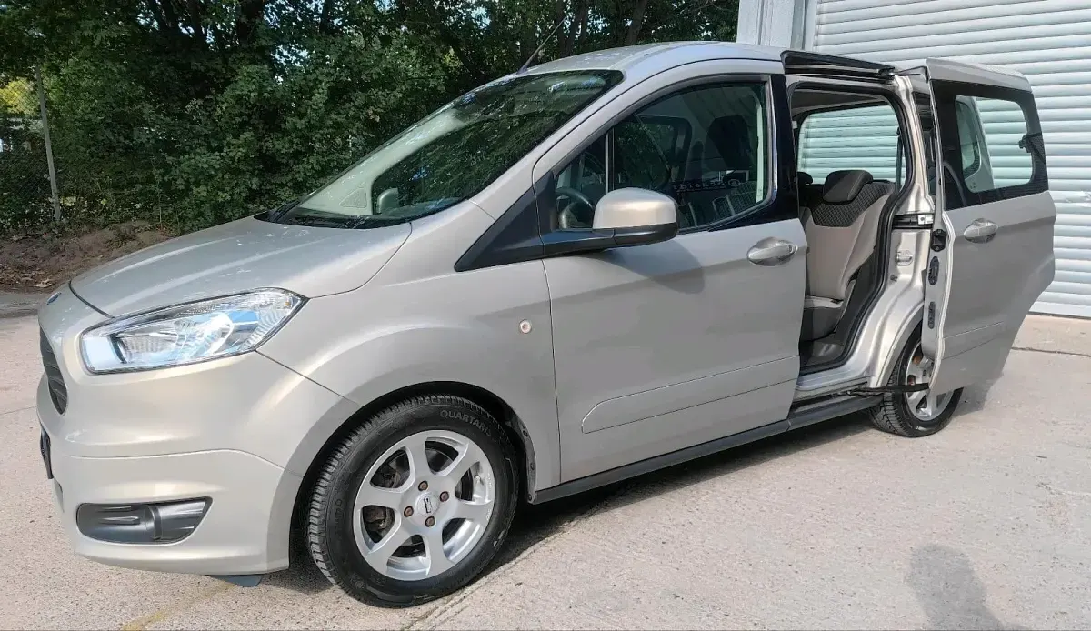 Gebraucht Ford Tourneo Courier 75 PS (55 kW) 2014 Silber Van / Kleinbus