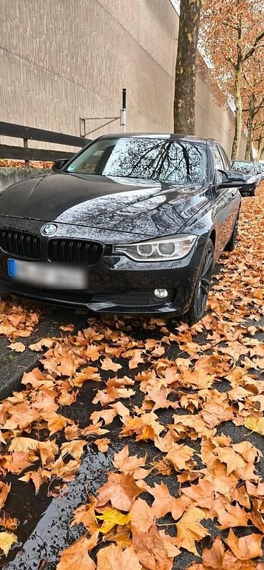 Schwarz Gebraucht 2013 BMW 318 Limousine | 8.100 € (Fairer Preis) - Bild 1/4