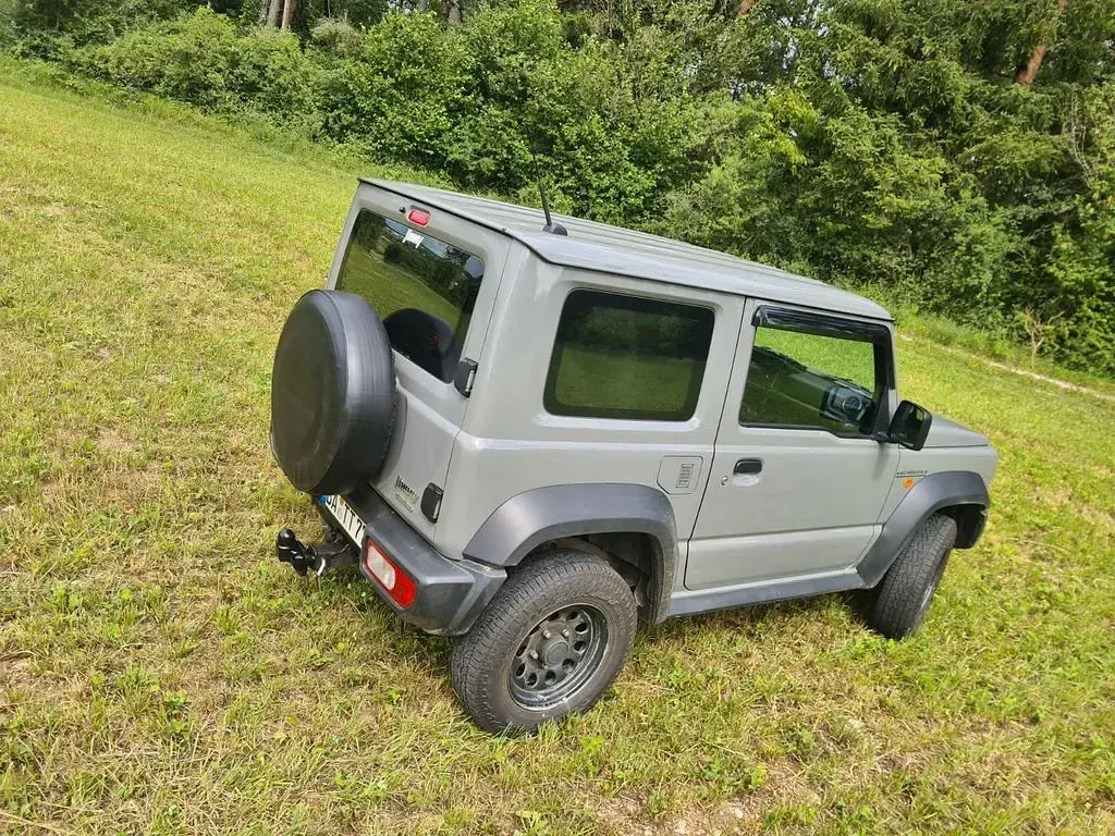 Gebraucht Suzuki Jimny Comfort 102 PS (75 kW) 2022 Grau SUV