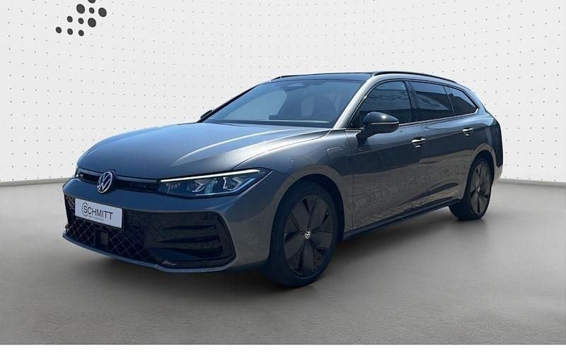 Grau Neu 2025 VW Passat R-line Kombi | 72.599 € - Bild 1/4