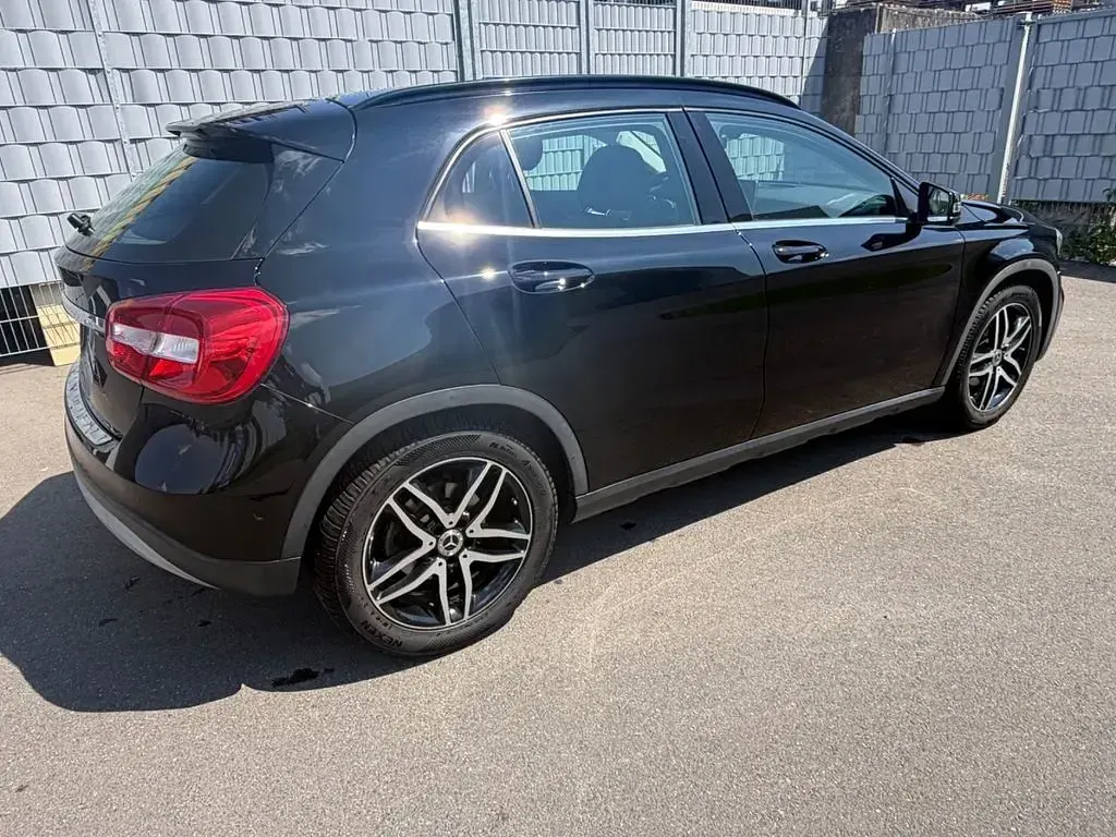 Gebraucht Mercedes GLA180 122 PS (89 kW) 2018 Schwarz SUV