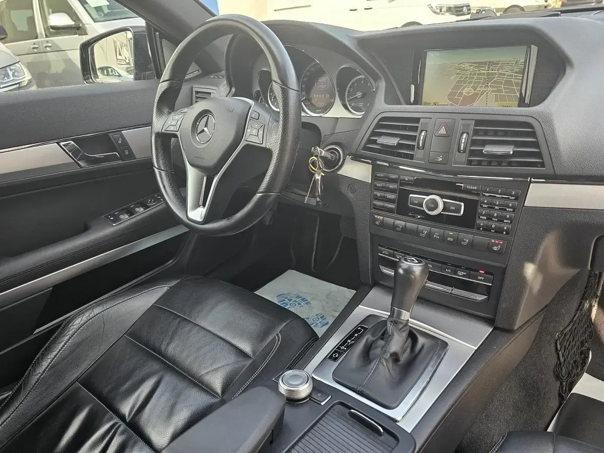 Second-hand Mercedes E200 184 CP (135 kW) 2012 Negru Cabrio