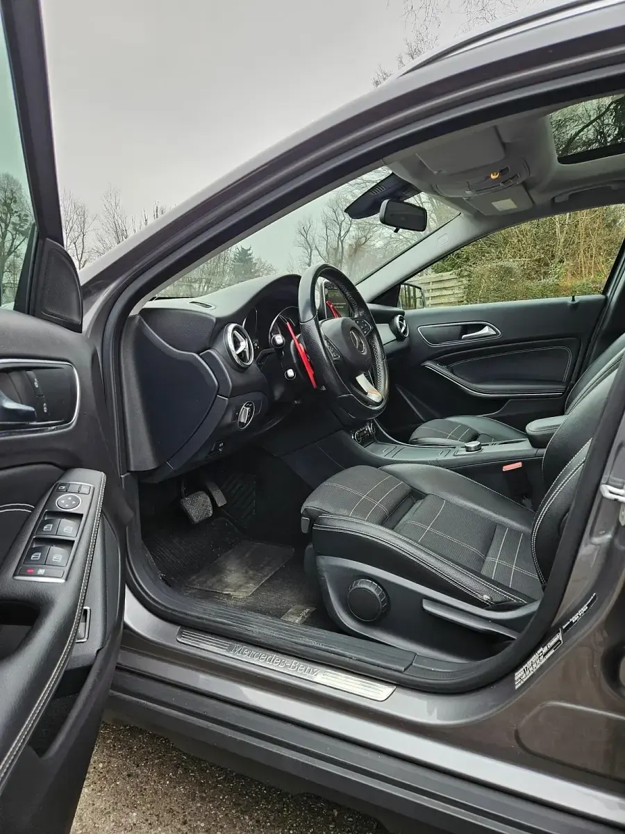 Gebraucht Mercedes GLA220 177 PS (130 kW) 2015 Grau SUV