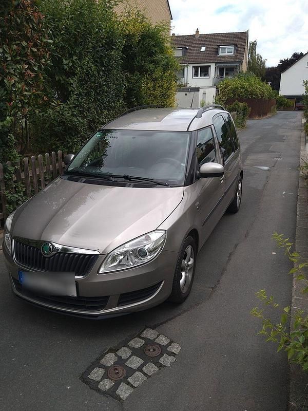 Beige Gebraucht 2011 Skoda Roomster Plus Edition Kombi | 3.900 € (Fairer Preis) - Bild 1/4