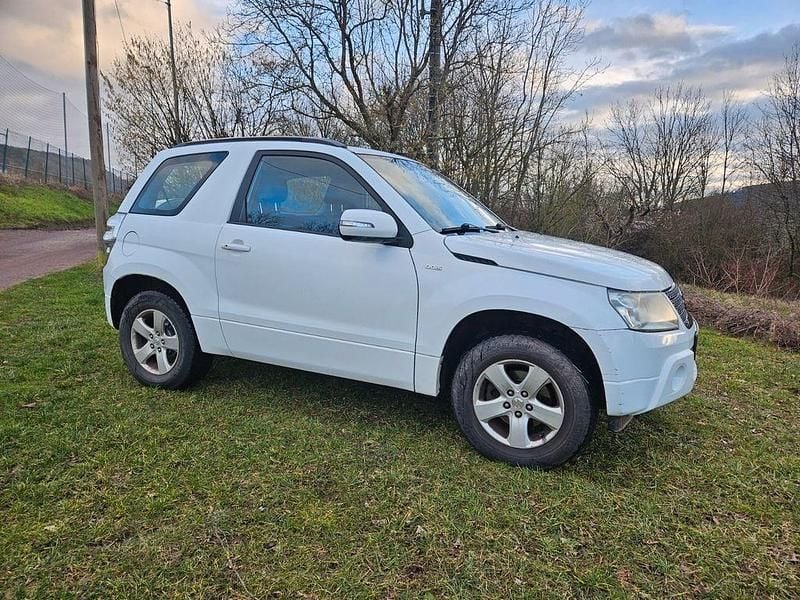 Gebraucht Suzuki Grand Vitara Comfort 129 PS (94 kW) 2010 Weiß SUV