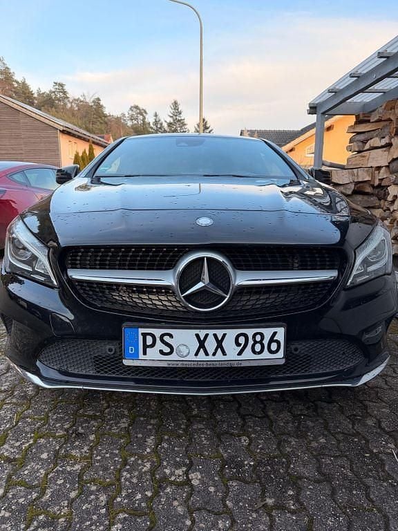 Gebraucht Mercedes CLA180 Shooting Brake Urban 122 PS (89 kW) 2017 Schwarz Kombi