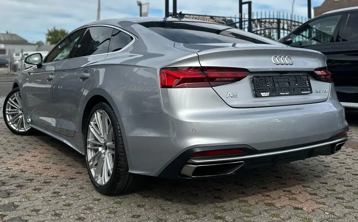 Gebraucht Audi A5 Sportback Sport 163 PS (119 kW) 2022 Silber Kleinwagen