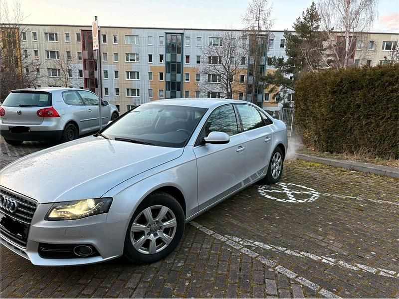 Gebraucht Audi A4 Attraction 120 PS (88 kW) 2011 Grau Limousine