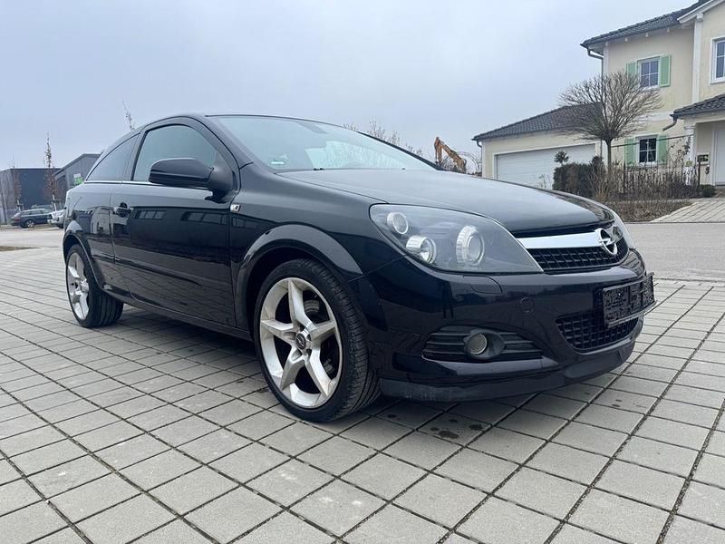 Gebraucht Opel Astra GTC Innovation 125 PS (91 kW) 2009 Schwarz Limousine