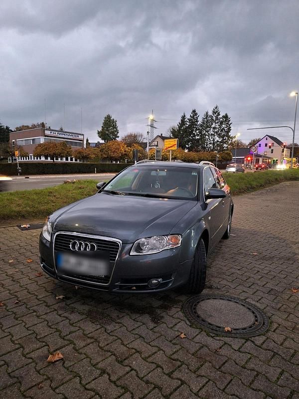 Grau Gebraucht 2007 Audi A4 Kombi | 3.450 € (Teuer) - Bild 1/4