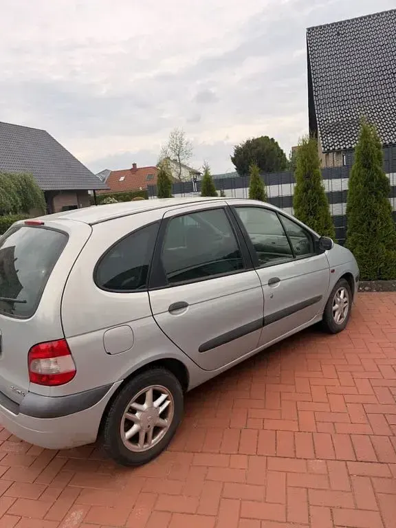Gebraucht Renault Scénic 102 PS (75 kW) 2002 Silber Van / Kleinbus