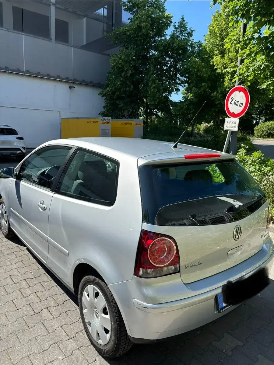 Gebraucht VW Polo Comfortline 75 PS (55 kW) 2005 Silber Kleinwagen