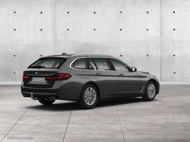 Gebraucht BMW 530 Efficient Dynamics 286 PS (210 kW) 2023 Sophistograu brillanteffekt Kombi