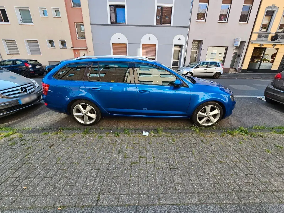 Gebraucht Skoda Octavia Elegance 179 PS (131 kW) 2013 Blau Kombi