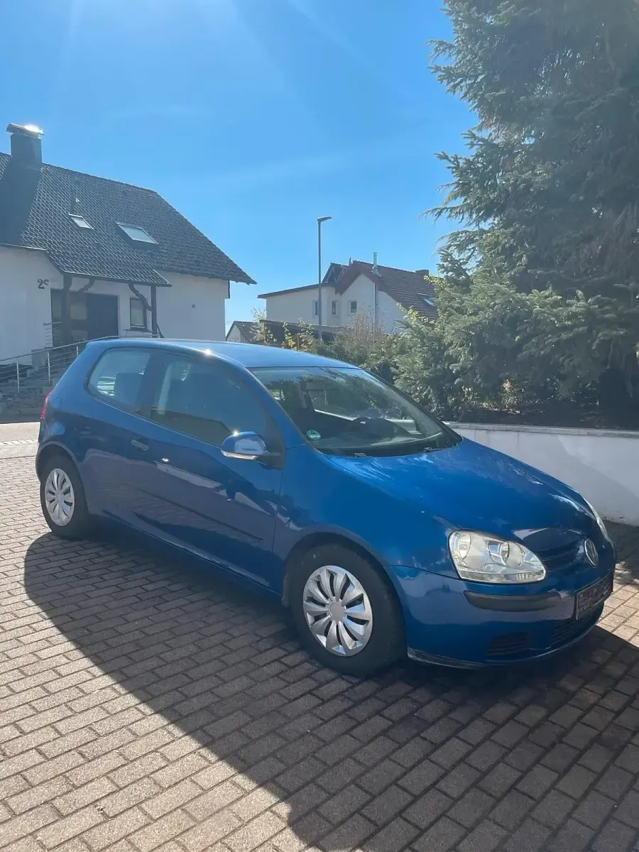 Gebraucht VW Golf V 75 PS (55 kW) 2005 Blau Kleinwagen