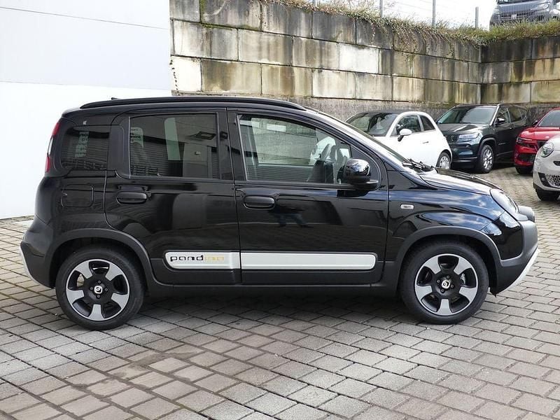 Neu Fiat Panda Cross Cross 65 PS (47 kW) 2026 Schwarz Kleinwagen