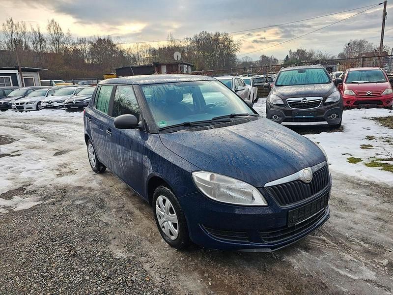 Gebraucht Skoda Fabia Classic 69 PS (50 kW) 2012 Blau Limousine