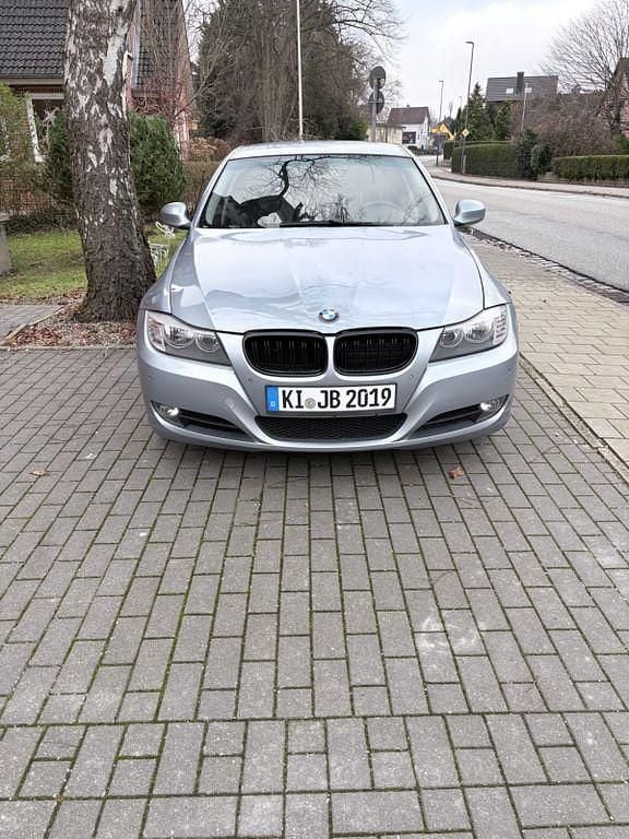Gebraucht BMW 318 143 PS (105 kW) 2009 Blau Limousine