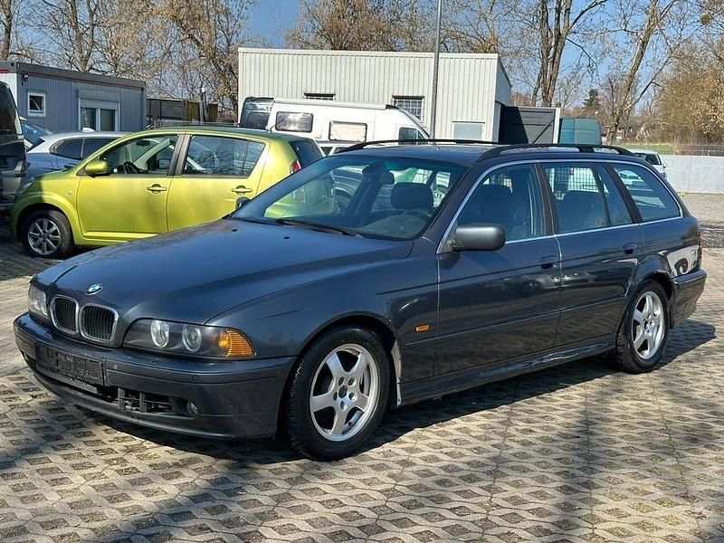 Gebraucht BMW 530 193 PS (141 kW) 2001 Grau Kombi