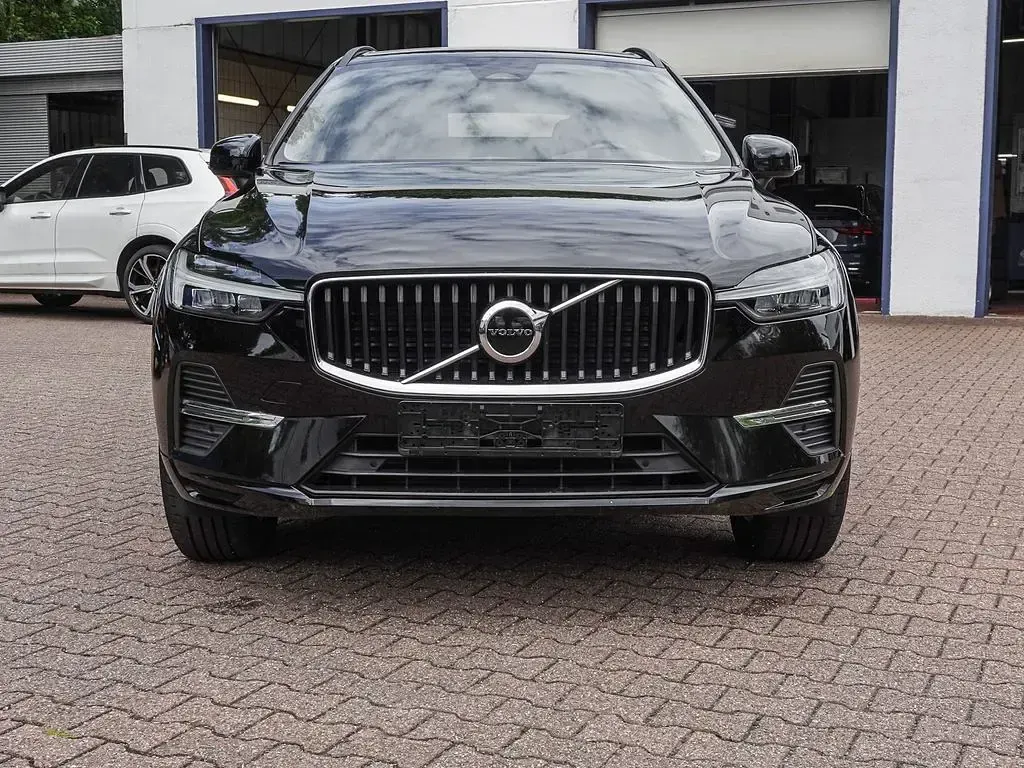 Gebraucht Volvo XC60 Core 197 PS (144 kW) 2023 Black stone SUV