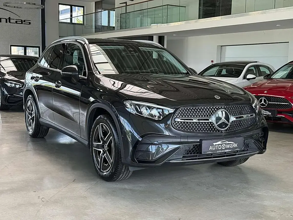 Gebraucht Mercedes GLC300 AMG 269 PS (197 kW) 2025 Schwarz SUV