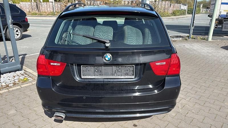 Gebraucht BMW 320 170 PS (125 kW) 2010 Schwarz Kombi